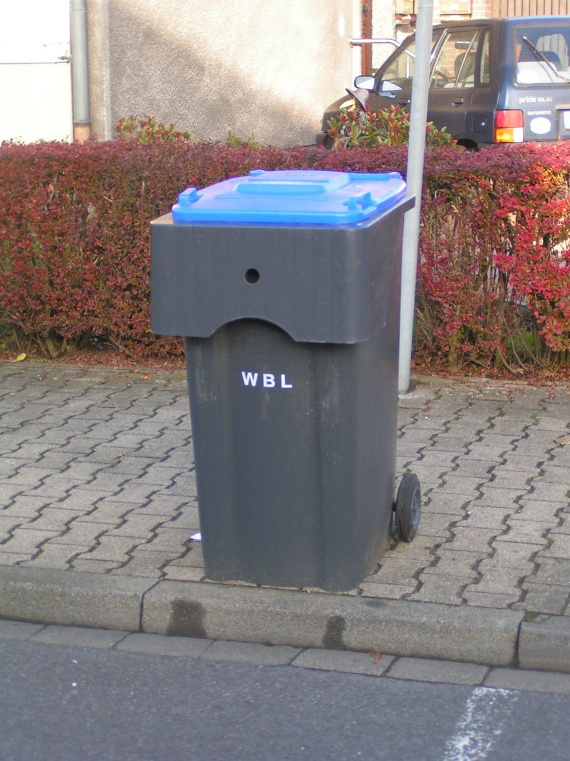 Blaue Tonne